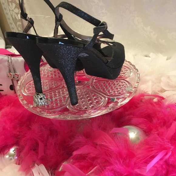 GORGEOUS black glitter heels and matching earings with hello kitty crystals! - Picture 15 of 15